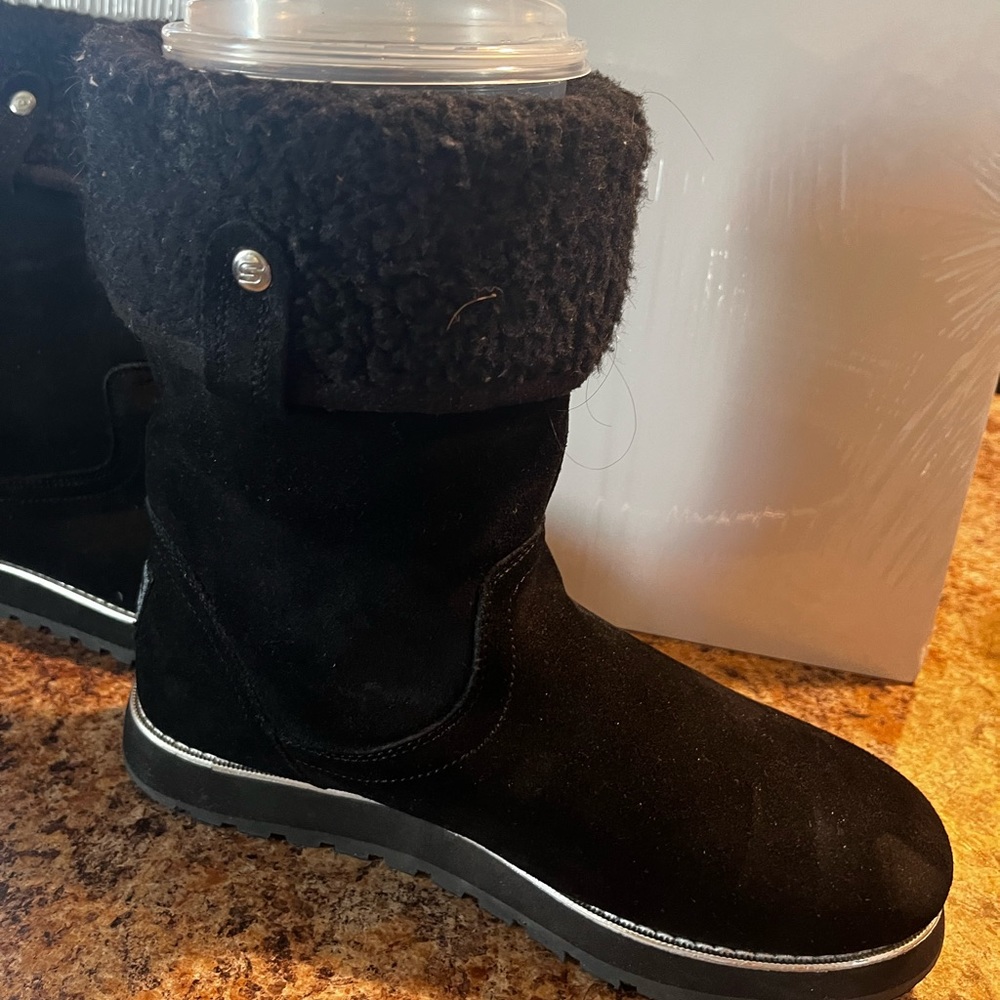 Skechers sz 8 winter boots.